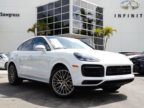 Used 2022 Porsche Cayenne S image 1