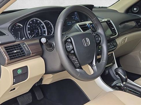 Used 2017 Honda Accord EX-L image 9