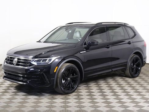 Used 2023 Volkswagen Tiguan SE R-Line image 9