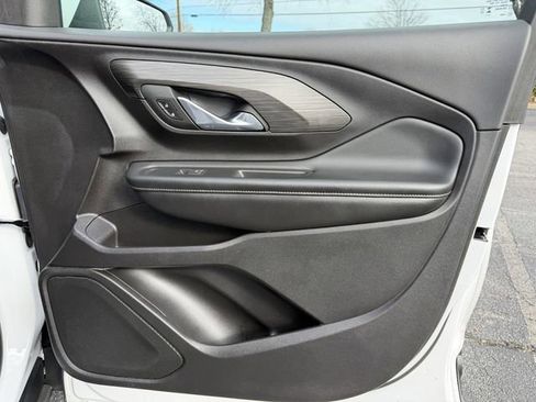 Used 2024 GMC Terrain SLE image 23