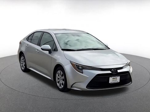 Used 2025 Toyota Corolla LE image 3