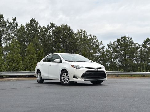 Used 2017 Toyota Corolla L FWD image 2