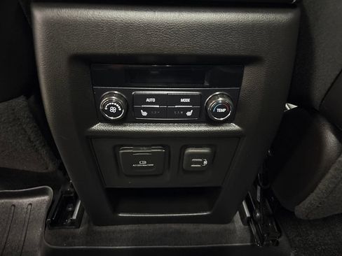 Used 2021 Chevrolet Traverse High Country AWD/4WD image 34