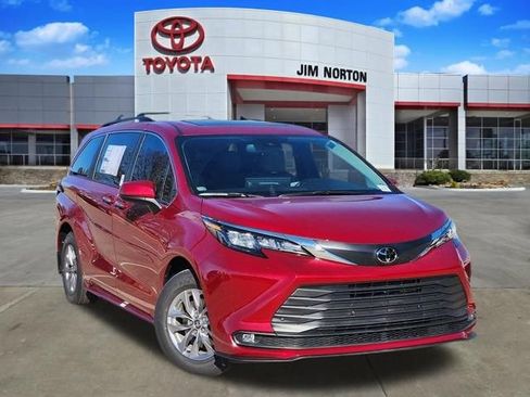 New 2026 Toyota Sienna XLE FWD image 1