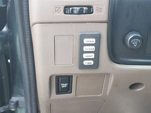 Used 2001 Toyota 4Runner SR5 image 17