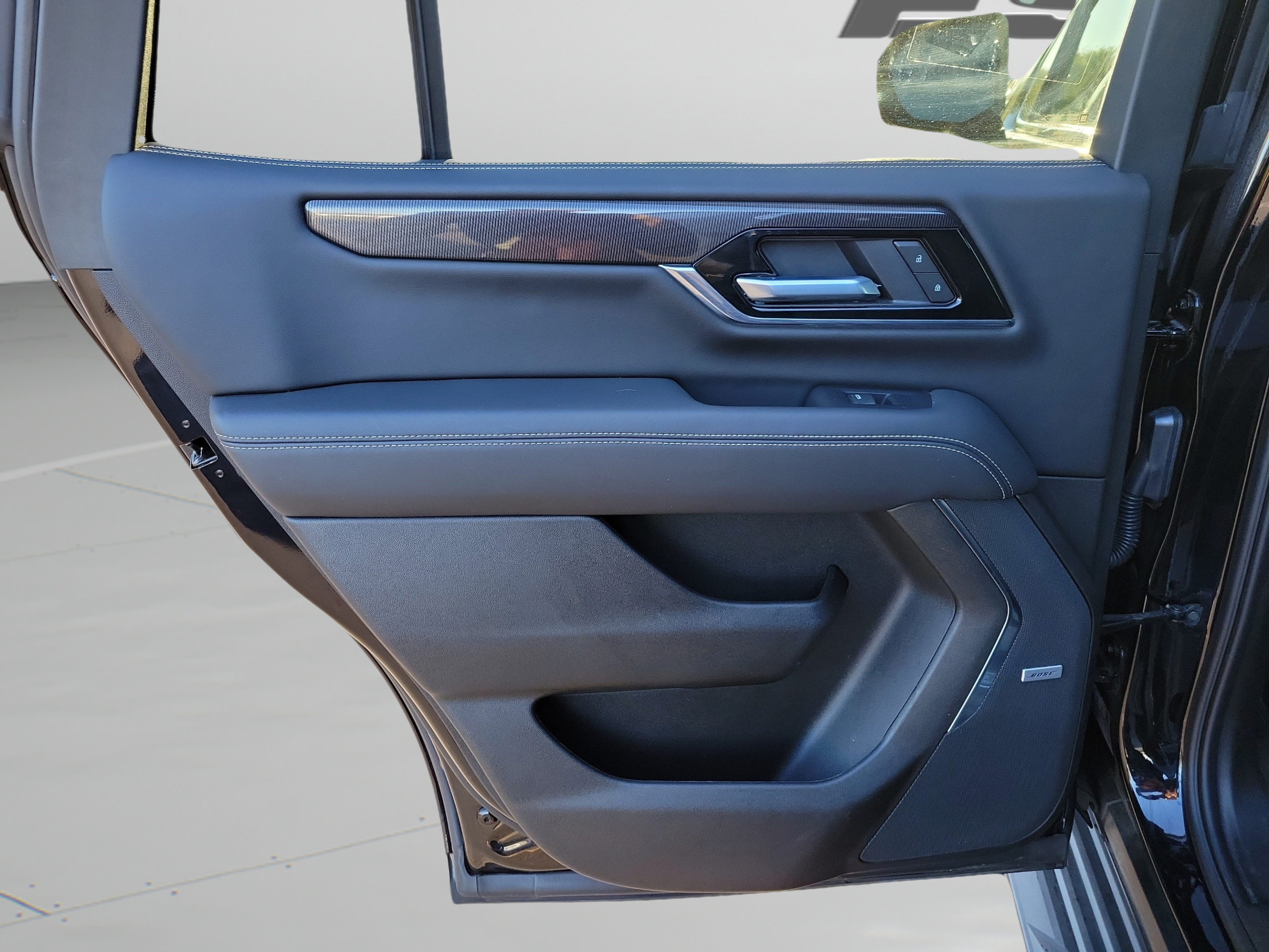 Used 2025 GMC Yukon Elevation AWD/4WD image 15