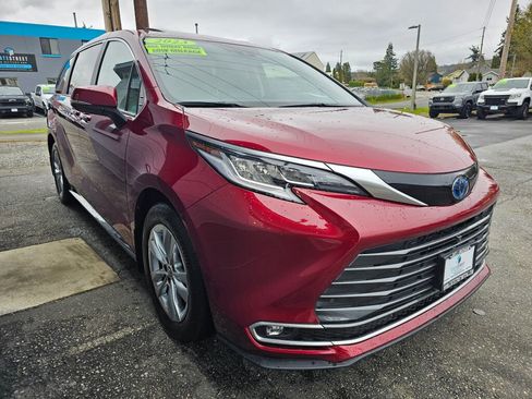Used 2023 Toyota Sienna Limited AWD/4WD image 6