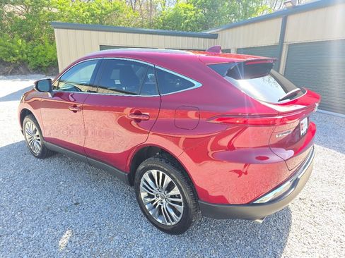 Certified 2024 Toyota Venza XLE AWD/4WD image 4