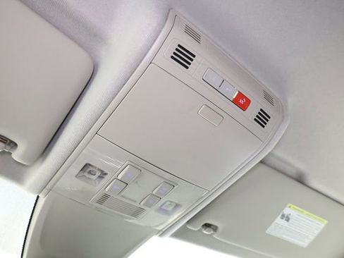 Used 2023 Volkswagen Tiguan SE FWD image 27
