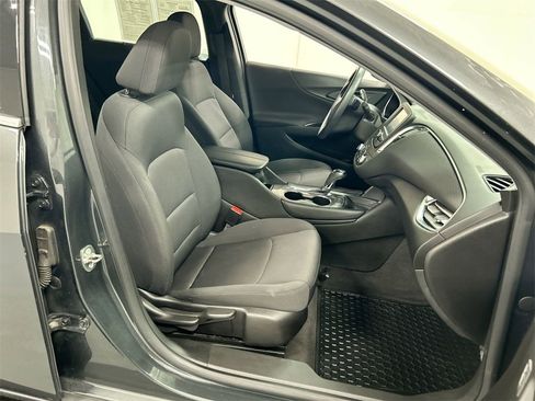 Used 2018 Chevrolet Malibu LT image 22