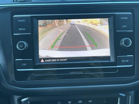 Used 2018 Volkswagen Tiguan S image 39