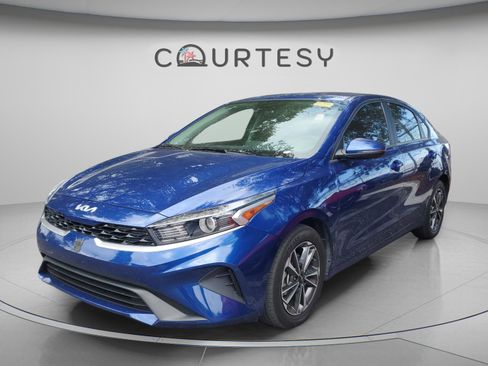 Certified 2023 Kia Forte LXS w/ LXS Technology Package FWD image 3