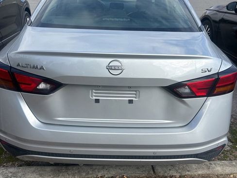 Used 2024 Nissan Altima 2.5 SV image 3