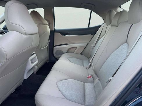 Used 2018 Toyota Camry LE FWD image 11