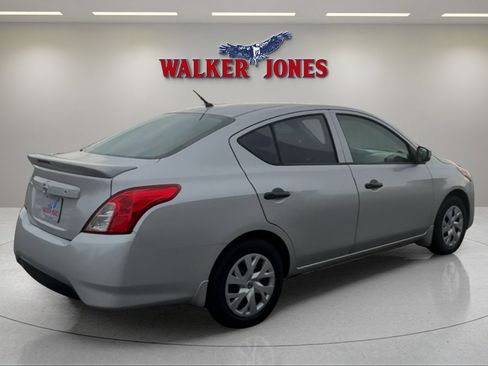 Used 2018 Nissan Versa S Plus image 3