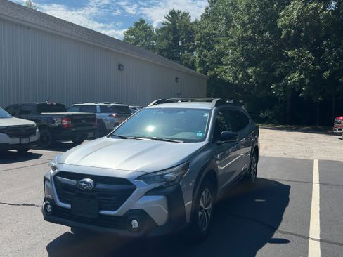 Used 2024 Subaru Outback Premium AWD/4WD image 1