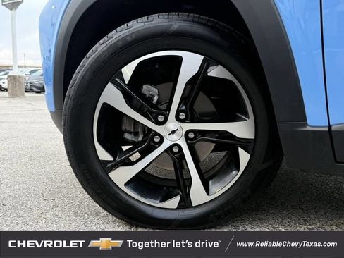 Used 2024 Chevrolet Trax RS w/ Sunroof Package FWD image 10