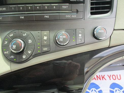 Used 2012 Toyota Sienna FWD image 15