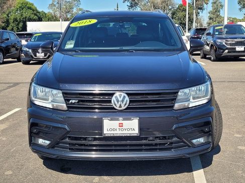 Used 2018 Volkswagen Tiguan SEL w/ R-Line Package AWD/4WD image 2