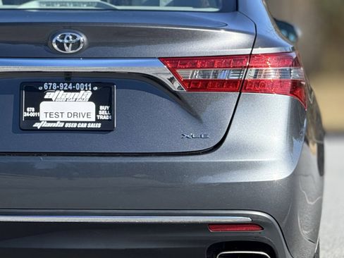 Used 2017 Toyota Avalon XLE image 16