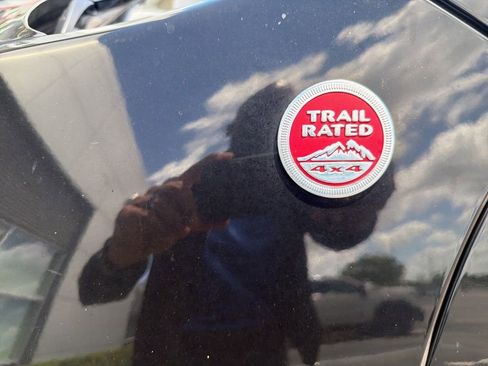 Used 2017 Jeep Cherokee Trailhawk w/ Comfort/Convenience Group image 9