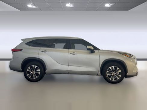 Used 2020 Toyota Highlander XLE image 8