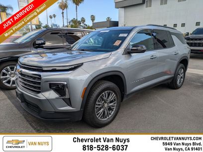 Used 2025 Chevrolet Traverse LT