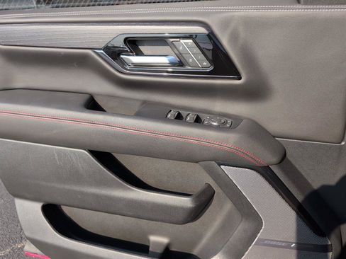 Certified 2025 GMC Yukon AT4 Ultimate AWD/4WD image 15