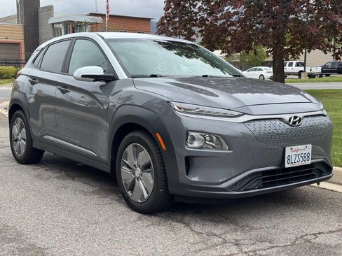 Used 2019 Hyundai Kona SEL w/ Cargo Package FWD image 1