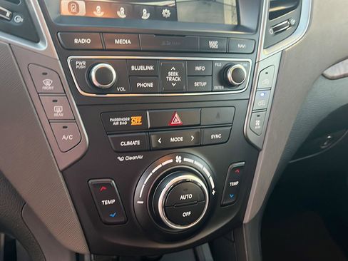 Used 2017 Hyundai Santa Fe Limited image 29