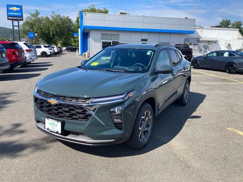 New 2026 Chevrolet Trax LT w/ LT Convenience Package FWD image 24