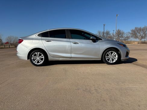 Used 2019 Chevrolet Cruze LT image 23