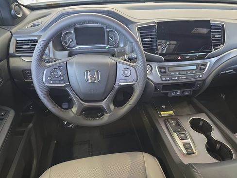 Used 2025 Honda Passport EX-L image 17