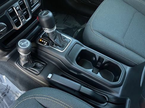 Used 2024 Jeep Gladiator Sport AWD/4WD image 13