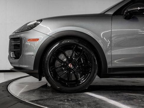 New 2026 Porsche Cayenne Turbo GT image 10
