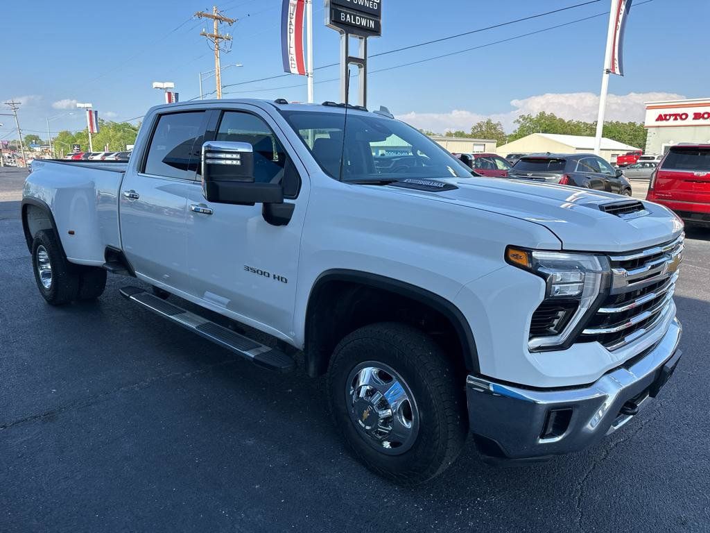 Used 2024 Chevrolet Silverado 3500 LTZ w/ LTZ Convenience Package AWD/4WD image 3