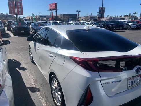 Used 2019 Toyota Prius Prime Premium image 9