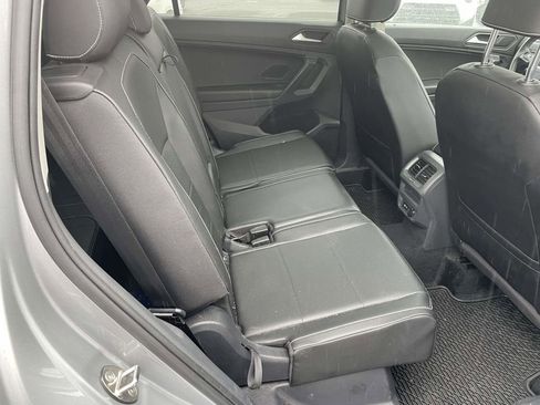 Used 2021 Volkswagen Tiguan SE w/ Panoramic Sunroof Package image 46