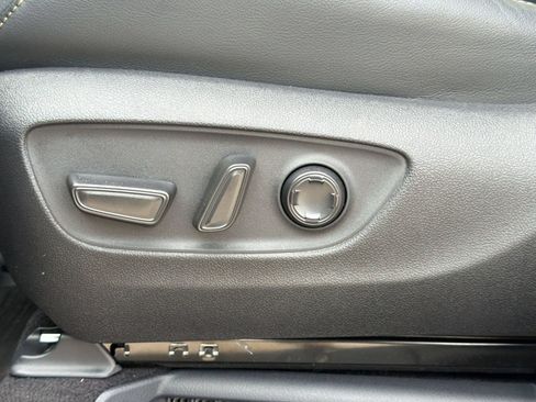 Used 2025 Toyota Sienna Platinum FWD image 15