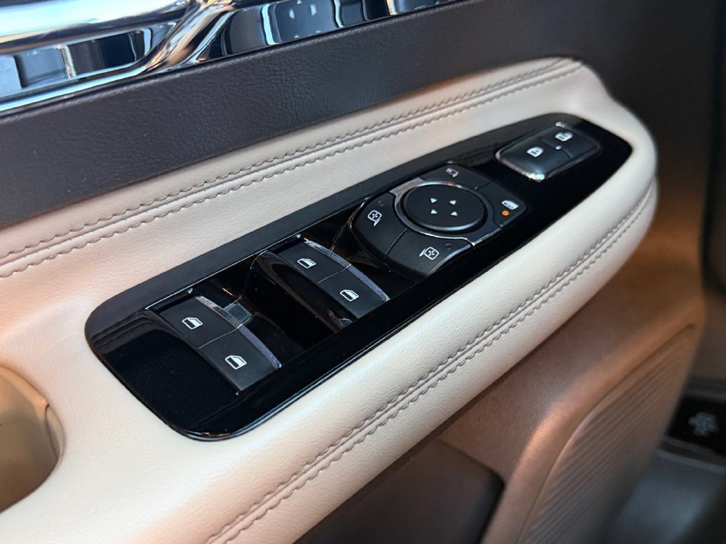 Used 2020 Lincoln Corsair FWD w/ Rear Removable Package Tray image 20