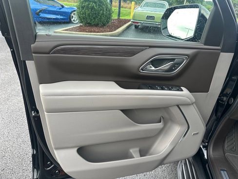 Used 2024 Chevrolet Suburban LT w/ Luxury Package image 16