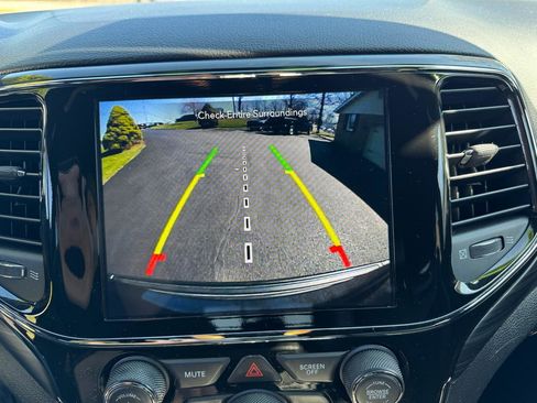 Used 2021 Jeep Grand Cherokee Laredo X image 17