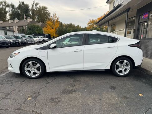 Used 2017 Chevrolet Volt LT image 4