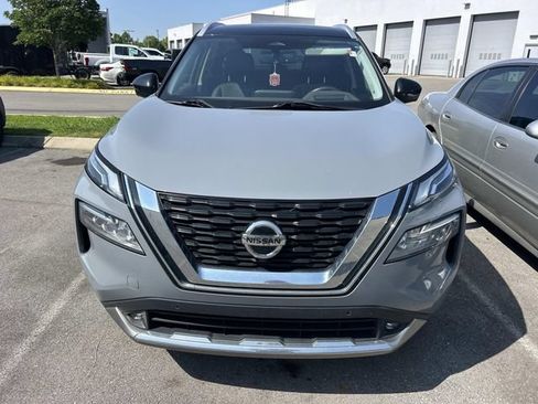 Used 2021 Nissan Rogue Platinum FWD image 2