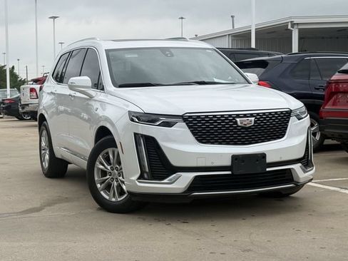 Used 2024 Cadillac XT6 Luxury FWD image 2