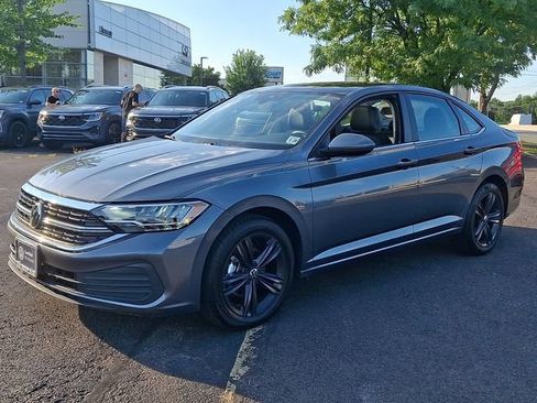 Certified 2023 Volkswagen Jetta SE w/ Panoramic Sunroof Package FWD image 5