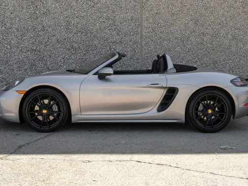 Used 2018 Porsche 718 Boxster image 12
