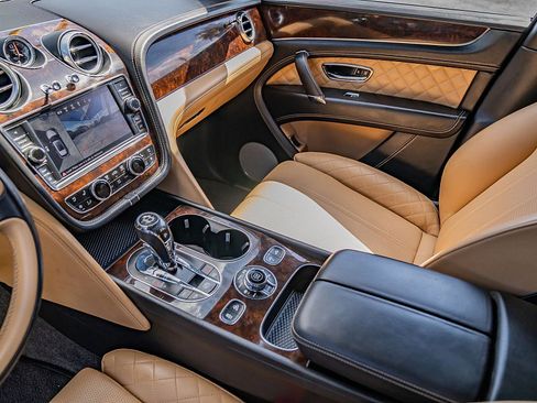 Used 2017 Bentley Bentayga image 20