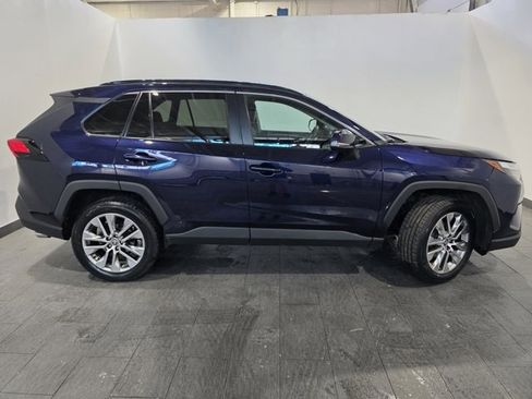 Used 2022 Toyota RAV4 XLE Premium image 6