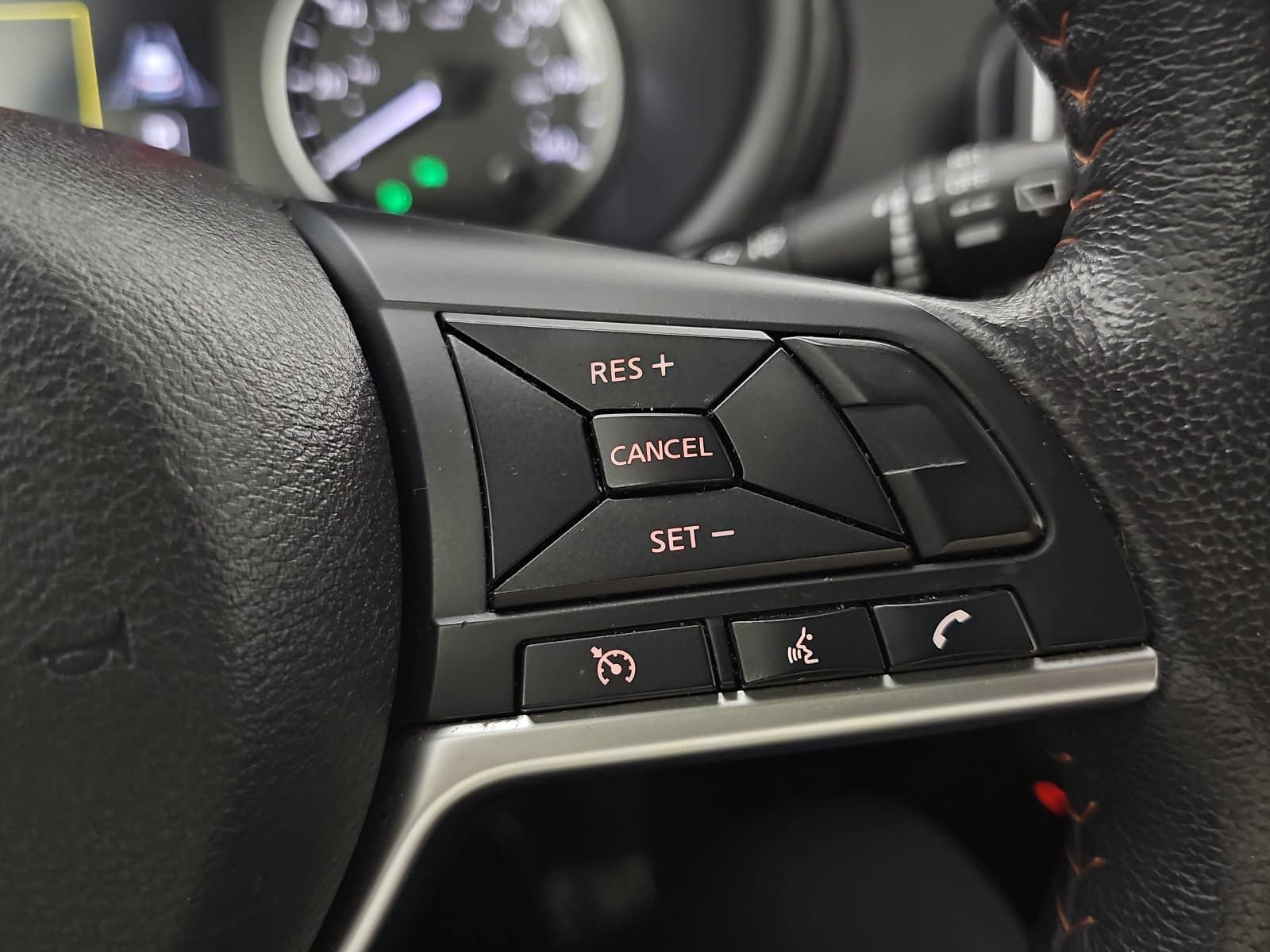 Used 2020 Nissan Kicks SR w/ SR Premium Package FWD image 16